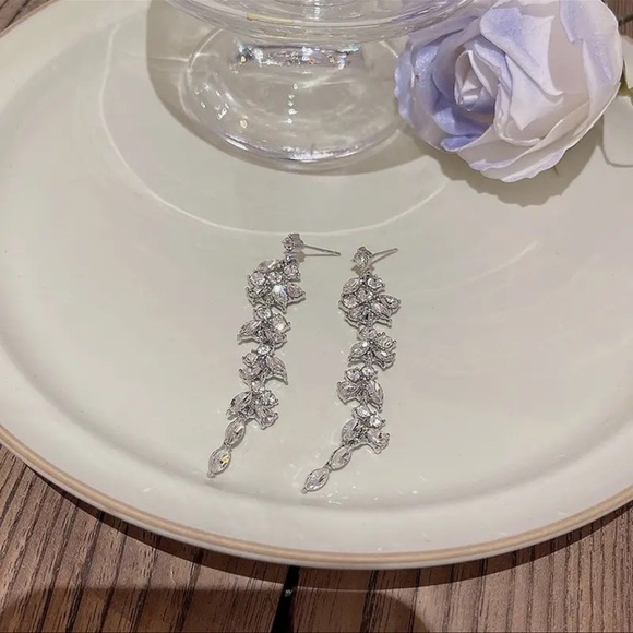 Rhinestone Dangle Drop Twig Leaves Earrings bridal New - Picture 4 of 8